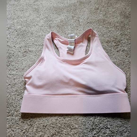 Fabletics On The Go sports bra with back pocket medium impact baby pink - Picture 1 of 10